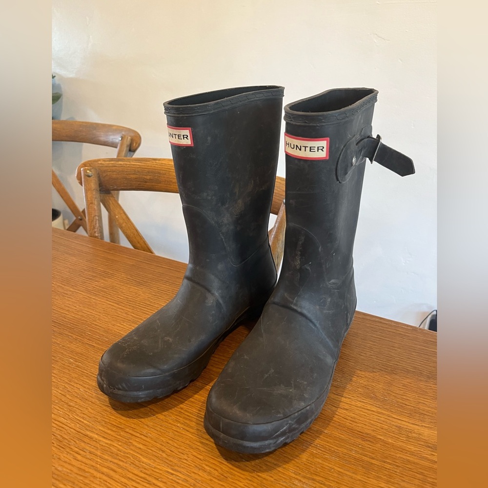 Black hunter boots